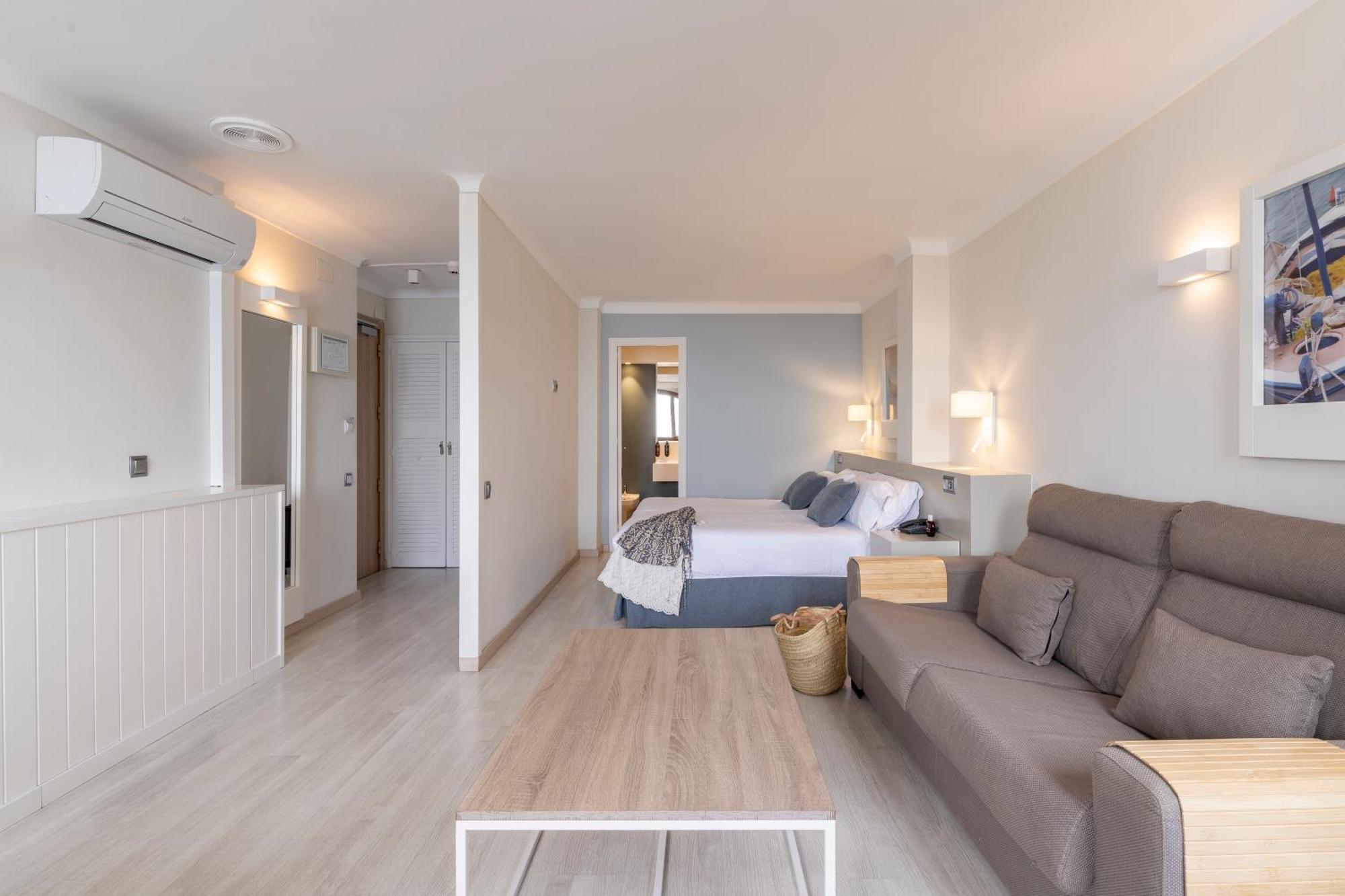 Double or Twin Room Sea View