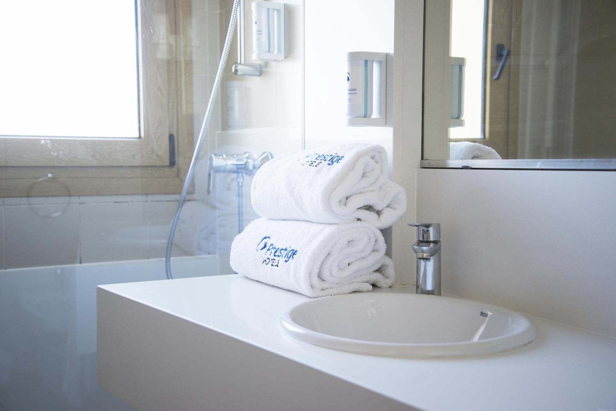 Double or Twin Room Sea View